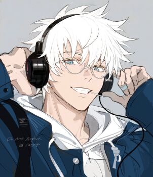 1boy alternate_costume alternate_eyewear bandaid bandaid_on_finger bandaid_on_hand blue_eyes gojou_satoru grey_background grin headphones highres hood hoodie jacket jujutsu_kaisen laoyepo lollipop_in_mouth looking_at_viewer male_focus portrait round_eyewear semi-rimless_eyewear short_hair simple_background smile solo under-rim_eyewear white_hair white_hoodie