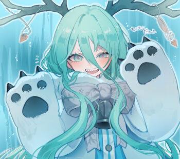 1girl animal_hands antler_ornament antlers bell blush bow commentary_request fate/grand_order fate_(series) gloves green_eyes green_hair grey_bow hood hood_down horns large_bow long_hair louhi_(fate) louhi_(second_ascension)_(fate) open_mouth paw_gloves sharp_teeth solo teeth upper_teeth_only yunu_nuyu