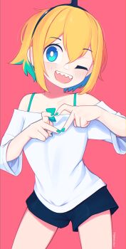 1girl ;d amano_pikamee amano_pikamee_(1st_costume) artist_name black_hairband black_shorts blonde_hair bright_pupils collarbone colored_inner_hair commentary english_commentary green_eyes green_hair green_nails hair_between_eyes hairband hands_up heart heart_hands highres looking_at_viewer multicolored_hair off-shoulder_shirt off_shoulder one_eye_closed open_mouth red_background sharp_teeth shirt short_sleeves shorts signature simple_background smile solo teeth two-tone_hair upper_body upper_teeth_only virtual_youtuber voms white_pupils white_shirt yoako