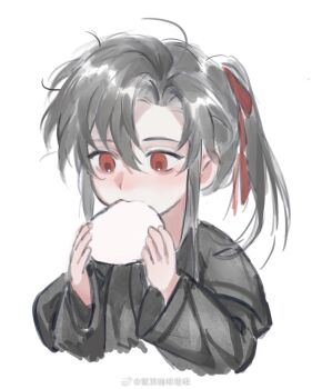 1boy aged_down black_hair black_hanfu blush child chinese_clothes eating food hair_between_eyes hair_ribbon hands_up hanfu highres holding holding_food long_hair long_sleeves looking_at_food looking_down male_focus messy_hair modao_zushi ponytail red_eyes red_ribbon ribbon robe sidelocks simple_background sketch solo steamed_bun upper_body watermark wei_wuxian weibo_watermark white_background wide_sleeves xue_ding_ka_fei_du_wei