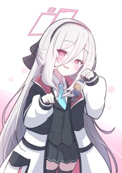 1girl black_hairband black_skirt black_vest blue_archive blue_necktie blush bow commentary_request giorgio_(yo_sumire_sola1) hair_between_eyes hair_bow hairband halo highres jacket kei_(blue_archive) kei_(new_body)_(blue_archive) kei_(robot)_(blue_archive) long_hair_between_eyes looking_at_viewer multicolored_jacket necktie rectangular_halo red_eyes red_halo ringed_eyes robot school_uniform skirt smile solo two-tone_jacket v vest white_background