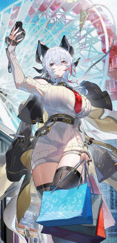 1girl absurdres ahoge arm_up bag bare_shoulders black_horns black_jacket black_thighhighs blue_sky breasts camera chinese_commentary closed_mouth clothing_cutout commentary_request curled_horns day dress earrings ferris_wheel grey_dress hair_between_eyes highres holding holding_bag holding_camera horns huge_breasts jacket jacket_on_shoulders jewelry long_hair mole mole_under_eye multicolored_hair necktie official_alternate_costume outdoors red_eyes red_necktie shopping_bag shoulder_cutout sky smile solo streaked_hair sweater sweater_dress thighhighs thighs wuthering_waves yushe_quetzalli zani_(downtown_repose)_(wuthering_waves) zani_(wuthering_waves)