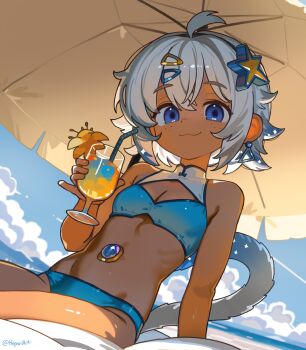 1girl :3 absurdres ahoge beach beach_umbrella bikini blue_bikini blue_eyes breasts cleavage closed_mouth cloud cocktail_glass commentary cowboy_shot cup day double-parted_bangs drinking_glass drinking_straw english_commentary hair_between_eyes hair_ornament hairclip hepari highres holding holding_cup indie_virtual_youtuber looking_at_viewer monkey_girl monkey_tail outdoors short_hair sitting small_breasts smile solo star_(symbol) star_hair_ornament swimsuit tail thick_eyebrows tomakeys_(vtuber) twitter_username umbrella virtual_youtuber white_hair