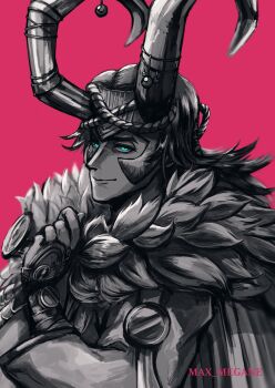 1boy artist_name blue_eyes blurry cape commentary depth_of_field fake_horns fur-trimmed_cape fur_trim horned_headwear horns japanese_clothes loki_(marvel) loki_(shin_sagi-shi)_(marvel) long_hair looking_at_viewer looking_to_the_side male_focus marvel marvel_rivals medallion megane_(0max_megane0) official_alternate_costume pink_background romaji_commentary smile solo spot_color thor_(marvel)_(series) upper_body