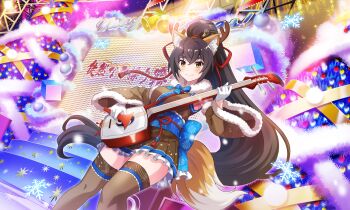 1girl a_(show_by_rock!!) animal_ear_fluff animal_ears antlers artist_request back_bow bell black_thighhighs blue_bow blue_bowtie bow bowtie brown_hair brown_kimono christmas_ornaments christmas_tree detached_sleeves fake_horns feet_out_of_frame forked_eyebrows fox_ears fox_girl fox_tail fur-trimmed_kimono fur-trimmed_sleeves fur_trim gloves hair_ribbon high_ponytail horns instrument japanese_clothes kimono long_hair looking_at_viewer merry_christmas obi obiage obijime official_art ponytail ribbon sash screen shamisen show_by_rock!! sleeveless sleeveless_kimono smile snowflake_print snowflakes solo sparkle stage standing tail thick_eyebrows thighhighs third-party_source white_gloves yellow_eyes