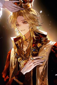 1boy absurdres black_shirt blonde_hair collared_shirt crown genshinimpactgaoshou gold gold_ring gold_trim hair_intakes hand_on_own_chest highres holding holding_crown identity_v jewelry light_particles long_hair long_sleeves looking_to_the_side male_focus medium_hair mole mole_under_mouth necklace orange_eyes out_of_frame parted_bangs parted_lips red_crown richard_sterling richard_sterling_(edward_beneath_the_crown) ring shirt smile solo solo_focus upper_body yellow_eyes