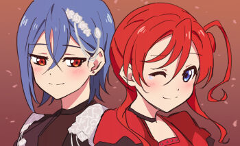 2girls akane_gokoro black_choker blue_eyes blue_hair choker closed_mouth commentary crossed_bangs earrings hair_between_eyes hair_ornament highres jewelry liella!_unit_live_&amp;_fan_meeting_tour:_music-talk-teamwork!_prime_adventure!! love_live! love_live!_superstar!! multiple_girls nogreen official_alternate_costume one_eye_closed red_eyes red_hair short_hair short_hair_with_long_locks sideways_glance smile split_mouth stud_earrings wakana_shiki yoneme_mei