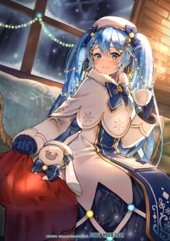 1girl 1other beret blue_bow blue_gloves blue_tabard blush book book_on_lap bow bowtie braid brick_wall capelet christmas_lights commentary cup dress fortissimo fur-trimmed_capelet fur_trim gloves gold_trim hair_bow hair_ornament hat hatsune_miku holding holding_cup indoors kyashii_(a3yu9mi) light_smile long_hair musical_note musical_note_hair_ornament night rabbit rabbit_yukine sitting sleeping snowflake_print snowing tabard treble_clef twintails under_covers very_long_hair vocaloid white_capelet white_dress white_headwear window yuki_miku yuki_miku_(2021)