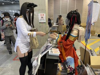 3girls 6+boys atago_(azur_lane) atago_(azur_lane)_(cosplay) azur_lane black_hair black_thighhighs book cosplay garter_belt highres image_sample japanese_clothes long_hair multiple_boys multiple_girls photo_(medium) satou_daiji standing taihou_(azur_lane) taihou_(azur_lane)_(cosplay) thighhighs twitter_sample