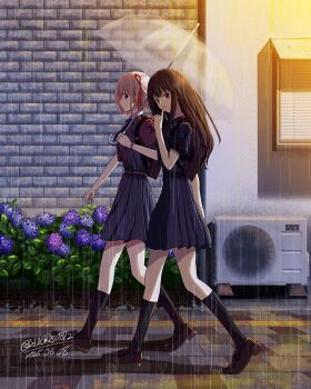 2girls absurdres alaska0812 arm_at_side artist_name backpack bag black_hair black_socks blonde_hair bob_cut brown_shoes closed_mouth commentary_request dated dress finger_to_mouth flower from_side full_body hair_ribbon hand_up highres holding holding_umbrella hydrangea index_finger_raised inoue_takina kneehighs loafers long_hair looking_at_viewer looking_to_the_side lycoris_recoil lycoris_uniform medium_dress multicolored_dress multiple_girls nishikigi_chisato outdoors pleated_dress purple_eyes purple_flower rain red_eyes red_ribbon ribbon shoes short_hair short_sleeves shushing sideways_glance signature smile socks straight_hair transparent transparent_umbrella turning_head umbrella walking