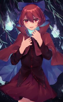 1girl black_shirt blue_bow bow cloak disembodied_head divine_spirit_(touhou) floating_head hair_bow highres long_sleeves looking_at_viewer oito_(bowstringsmall) open_mouth red_cloak red_eyes red_hair red_skirt sekibanki sekibanki_day shirt short_hair skirt smile solo touhou willow