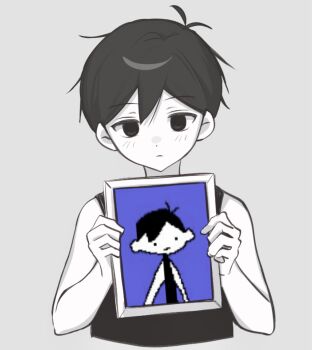 1boy antenna_hair bare_shoulders black_eyes black_hair black_tank_top closed_mouth colored_skin double-parted_bangs expressionless grey_background hair_behind_ear hair_between_eyes highres holding holding_picture_frame looking_at_viewer male_focus omori omori_(omori) picture_frame short_hair simple_background solo tank_top upper_body white_skin wktdms1