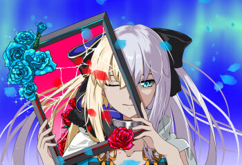 2girls aesc_(fate) aesc_(savior)_(fate) black_bow blonde_hair blue_eyes bow commentary_request fate/grand_order fate_(series) fur_trim hair_between_eyes hair_bow highres jianshikuang long_hair looking_at_viewer morgan_le_fay_(fate) morgan_le_fay_(second_ascension)_(fate) multiple_girls ponytail simple_background smile very_long_hair white_hair