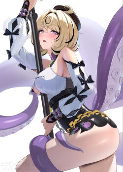 1girl accessories ass bare_shoulders beret between_breasts black_bow black_hat blonde_hair bow breasts button_gap chain cleavage commentary commentary_request detached_sleeves english_commentary from_side hair_intakes hat high-waist_shorts highres holding holding_weapon large_breasts looking_at_viewer mixed-language_commentary mole mole_under_mouth monster_girl open_mouth purple_eyes scylla shirt shirt_tucked_in short_hair shorts simple_background solo suction_cups tentacle_girl tentacle_tail tentacles torjun_111 twitter_username weapon white_background white_shirt white_sleeves yidhari_murphy zenless_zone_zero