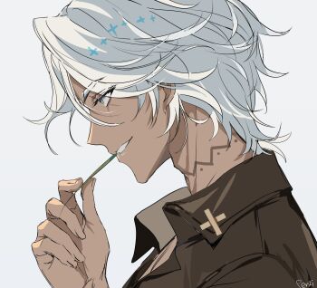 1boy artist_name blue_eyes brown_shirt collared_shirt dark-skinned_male dark_skin genshin_impact grin hair_between_eyes hand_up highres ifa_(genshin_impact) looking_ahead male_focus mouth_hold penzi_(mok_pen) profile shirt short_hair simple_background smile solo stalk_in_mouth teeth upper_body white_background white_hair