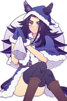 1girl absurdres animal_ears bell belt black_hair black_thighhighs blue_capelet blue_dress blue_gloves blue_hat blush boots bow brown_belt brown_boots capelet christmas closed_mouth commentary_request dress ears_through_headwear fenomeno_(umamusume) fur-trimmed_capelet fur-trimmed_dress fur-trimmed_gloves fur-trimmed_headwear fur_trim gloves hat highres holding holding_sack horse_ears horse_girl horse_tail long_hair looking_at_viewer multicolored_hair purple_bow purple_eyes purple_hair sack santa_costume santa_dress santa_hat smile tail thighhighs umamusume w3n6e