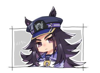 1girl animal_ears beer_hsk black_hair black_hat bow closed_mouth ears_through_headwear fenomeno_(umamusume) grey_background hat horse_ears long_hair multicolored_hair outline peaked_cap purple_eyes purple_hair purple_shirt shirt solo thick_eyebrows translation_request two-tone_background two-tone_hair umamusume upper_body v-shaped_eyebrows white_background white_bow white_outline