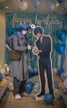 1boy absurdres balloon black_choker black_pants black_shirt black_shoes blue_eyes blue_hair blue_scarf brown_bag buckto character_cutout choker coat collarbone commentary_request confetti full_body grey_coat grin happy_birthday heart heart_balloon highres kaito_(guilty)_(vocaloid) kaito_(vocaloid) korean_commentary male_focus pants photo_background project_diva_(series) scarf shirt shoes smile speech_bubble standing teeth white_shoes
