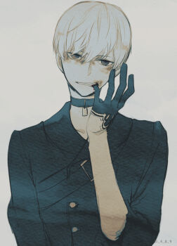1boy 9s_(nier:automata) black_choker black_gloves black_jacket choker clenched_teeth dirty dirty_face finger_in_own_mouth gloves grey_background grey_eyes hair_between_eyes highres jacket long_sleeves looking_at_viewer male_focus nier:automata nier_(series) pendant_choker shiyu.jyoukou short_hair solo teeth twitter_username upper_body white_hair white_sleeves