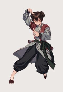 1girl baggy_pants black_pants chinese_clothes chinese_commentary coat commentary double_bun fighting_stance full_body green_sash grey_background grey_robe hair_bun highres looking_at_viewer loose_clothes martial_arts open_clothes open_coat original pants red_eyes robe sash simple_background sleeveless sleeveless_coat smile solo tachi-e wangmou_zilaojuan