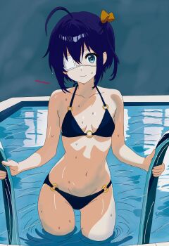 1girl absurdres ahoge bikini black_bikini black_hair breasts chuunibyou_demo_koi_ga_shitai! eyepatch green_background green_eyes groin highres looking_at_viewer medical_eyepatch one_side_up short_hair small_breasts smile solo swimsuit takanashi_rikka totalmajorweeb water