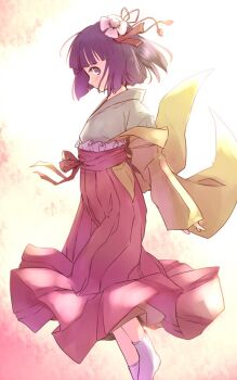 1girl clothing_cutout commentary_request flower foot_out_of_frame from_side green_kimono hair_flower hair_ornament hakama hieda_no_akyuu hip_vent japanese_clothes kimono light_blush long_sleeves looking_to_the_side one-hour_drawing_challenge orange_background profile purple_eyes purple_hair rangycrow red_hakama short_hair sideways_glance socks solo tassel tassel_hair_ornament touhou white_socks yellow_kimono