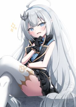 1girl absurdres ahoge asymmetrical_legwear black_dress black_gloves blue_dress blue_eyes blue_hairband checkered_clothes checkered_dress checkered_hairband chess_piece coat_dress commentary_request crossed_legs dress extra_pupils fang female_tyrant_(stella_sora) frilled_dress frilled_gloves frills gloves grey_hair hair_ornament hairband highres kamesys layered_dress long_hair looking_at_viewer open_mouth partial_commentary pointy_ears simple_background sitting skin_fang sleeveless sleeveless_dress smile solo sparkle stella_sora thighhighs twitter_username tyrant_(stella_sora) v-shaped_eyebrows very_long_hair watermark white_background white_thighhighs