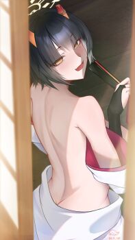 1girl absurdres aifankuendefeng bare_back black_gloves black_hair blue_archive blush broken_horn demon_girl demon_horns detached_sleeves fang fingerless_gloves gloves hand_fan highres holding holding_fan horns japanese_clothes kimono looking_at_viewer niya_(blue_archive) no_bra open_mouth short_hair sidelocks skin_fang solo white_kimono yellow_eyes