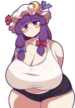 1girl arms_behind_back black_shorts blue_bow blush_stickers bow breasts cleavage closed_mouth commentary cowboy_shot crescent crescent_hat_ornament english_commentary gigantic_breasts hair_bow hat hat_ornament head_tilt highres jitome long_hair looking_at_viewer low-tied_sidelocks midriff mob_cap mole mole_on_breast no_pupils patchouli_knowledge purple_eyes purple_hair red_bow seireiart shirt shorts sidelocks simple_background solo tank_top thick_thighs thighs touhou wet wet_clothes wet_shirt white_background white_tank_top wide_hips