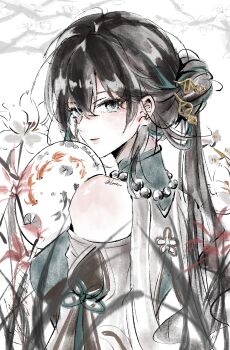 1girl absurdres bare_shoulders beads black_hair blue_eyes chinese_clothes chinese_commentary closed_mouth commentary_request dress earrings fish flower goldfish hair_between_eyes hair_bun hair_ornament hand_fan highres holding holding_fan honkai:_star_rail honkai_(series) ink_wash_painting jewelry long_hair looking_at_viewer looking_back multicolored_hair ponytail ruan_mei_(honkai:_star_rail) smile solo streaked_hair tuanshan upper_body wuyaolare