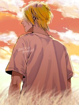 1boy ash_lynx banana_fish blonde_hair blurry blurry_foreground cloud cloudy_sky commentary dated from_behind grass highres male_focus orange_sky outdoors parted_lips shirt short_hair short_sleeves sky solo standing sunset symbol-only_commentary t-shirt twitter_username upper_body white_shirt ykmr_(haga)