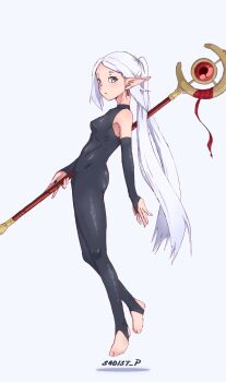 1girl blush breasts elf frieren full_body green_eyes highres long_hair looking_at_viewer pointy_ears simple_background small_breasts sousou_no_frieren standing user_hsxm2275 very_long_hair white_background white_hair