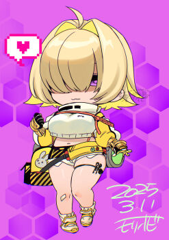 1girl :3 blonde_hair breasts chibi closed_mouth elegg_(nikke) full_body gloves goddess_of_victory:_nikke hair_intakes hair_over_one_eye large_breasts long_sleeves looking_at_viewer midriff mori_obi multicolored_hair popped_collar purple_background purple_eyes shoes short_hair sneakers solo standing thick_thighs thighs two-tone_hair