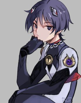 1boy alternate_costume arm_on_thigh blunt_ends bodysuit bright_pupils choppy_bangs closed_mouth expressionless eyeliner eyeshadow gem genshin_impact grey_background grey_bodysuit grey_eyes grey_hair hand_on_own_chin interface_headset_(evangelion) looking_at_viewer makeup male_focus mecha_pilot_suit mitsudomoe_(shape) neon_genesis_evangelion nya_deko plugsuit_(evangelion) purple_gemstone red_eyeliner red_eyeshadow scaramouche_(genshin_impact) solo tomoe_(symbol) tsurime twitter_username vision_(genshin_impact) white_pupils