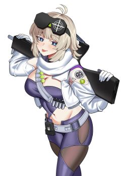 1girl aa-12 aa-12_(girls&#039;_frontline) antenna_hair automatic_shotgun blonde_hair blue_eyes blush breasts bright_pupils candy closed_mouth combat_shotgun commentary food girls&#039;_frontline girls&#039;_frontline_2:_exilium gloves gun head-mounted_display highres holding holding_gun holding_weapon io_troublemaker jacket lind_(girls&#039;_frontline_2) lollipop looking_at_viewer navel scarf shotgun simple_background smile solo symbol-only_commentary tongue tongue_out weapon white_background white_gloves white_jacket white_pupils white_scarf