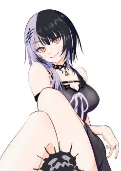 1girl arm_strap bare_shoulders belt black_belt black_choker black_dress black_hair black_nails breasts chest_belt choker cnt_touryou dress fingernails grey_hair grin hair_ornament hashtag-only_commentary head_tilt highres hololive hololive_english knees_up large_breasts long_fingernails long_hair looking_at_viewer multicolored_hair nail_polish pendant_choker shiori_novella shiori_novella_(1st_costume) simple_background sitting sleeveless sleeveless_dress smile solo split-color_hair two-tone_hair virtual_youtuber white_background yellow_eyes yorick_(shiori_novella)