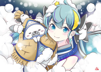 1girl ahoge animal bird_hair_ornament blonde_hair blue_eyes commentary_request dec_madoka earrings hair_ornament hat hat_ornament hatsune_miku holding holding_animal japanese_clothes jewelry kimono looking_at_viewer multicolored_hair rabbit_yukine sleeveless sleeveless_kimono smile snow snow_on_head star_(symbol) star_hat_ornament streaked_hair twintails vocaloid yuki_miku yuki_miku_(2023)_(candidate_no.5)