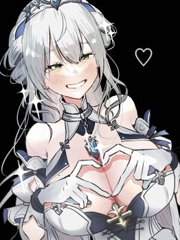 1girl bare_shoulders black_background breasts cleavage commentary_request dress green_eyes grey_hair grin hair_between_eyes highres hololive large_breasts long_hair mattsu_mt official_alternate_costume shirogane_noel shirogane_noel_(princess_knight) simple_background smile solo tiara upper_body virtual_youtuber