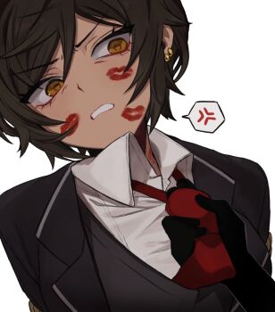 1girl anger_vein angry black_jacket breasts brown_hair clothes_grab collared_shirt commentary_request dark-skinned_female dark_skin earrings furrowed_brow hair_between_eyes jacket jewelry korean_commentary limbus_company lipstick_mark lipstick_mark_on_face lipstick_mark_on_neck long_sleeves medium_breasts multiple_earrings necktie necktie_grab neckwear_grab outis_(project_moon) parted_lips project_moon red_eyes shirt short_hair simple_background solo speech_bubble spoken_anger_vein white_background white_shirt yippee