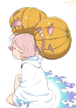 1girl 2022 angry chuatury_panlunch cloak dated double_bun errant female_focus gundam gundam_suisei_no_majo hair_bun hair_ornament halloween halloween_costume highres hood hooded_cloak jack-o'-lantern jack-o'-lantern_hair_ornament pink_eyes pink_hair scowl signature sitting white_background