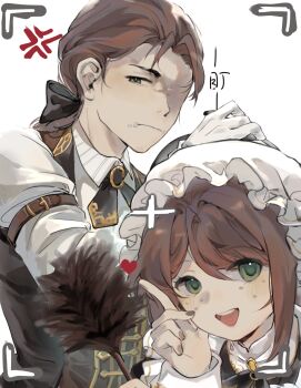 1boy 1girl anger_vein black_bow black_vest bow brown_hair chinese_commentary chinese_text closed_mouth collared_shirt commentary_request duster emma_woods feather_duster frown gloves green_eyes hair_bow hat highres identity_v index_finger_raised long_sleeves mob_cap naib_subedar shang_bu shirt short_hair translation_request vest viewfinder white_gloves white_hat white_shirt