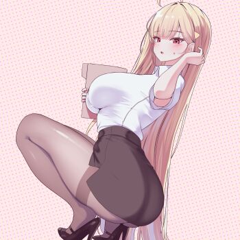 1girl ahoge ass black_skirt blonde_hair blush breasts collared_shirt commentary_request dutch_angle folder from_behind from_side hair_ornament hand_up high-waist_skirt high_heels highres holding holding_folder jingburger korean_commentary large_breasts legs long_hair looking_ahead office_lady open_mouth pencil_skirt pink_background polka_dot polka_dot_background rapid17 red_eyes shirt shirt_tucked_in short_sleeves skirt solo squatting sweatdrop teeth thighs turning_head upper_teeth_only very_long_hair virtual_youtuber waktaverse white_shirt
