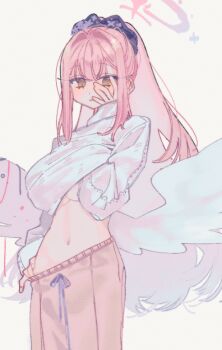 1girl alternate_costume blue_archive blush breasts grey_background halo hand_under_clothes korean_commentary large_breasts long_hair long_sleeves looking_at_viewer low_wings mika_(blue_archive) nagakiras2 navel parted_lips pink_hair ponytail sidelocks simple_background solo sweater very_long_hair white_sweater white_wings wings yellow_eyes