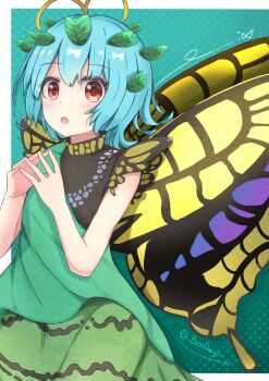 1girl antennae aqua_hair blush boss9331 butterfly_wings commentary_request dress eternity_larva green_background green_dress highres insect_wings leaf leaf_on_head looking_at_viewer making-of_available medium_hair multicolored_dress open_mouth own_hands_together red_eyes solo steepled_fingers touhou twitter_username wings yellow_wings