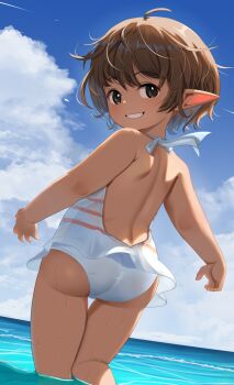 1girl ahoge ass backless_swimsuit brown_hair casual_one-piece_swimsuit cloud commentary_request contrail dark-skinned_female dark_skin final_fantasy final_fantasy_xiv freckles from_behind grin halterneck highres lalafell loli looking_at_viewer looking_back ocean one-piece_swimsuit outdoors parted_lips pointy_ears shelldy short_hair sky smile solo square_enix striped_clothes striped_one-piece_swimsuit swimsuit swimsuit_skirt teeth wading warrior_of_light_(ff14) water wet white_one-piece_swimsuit