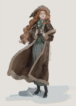 1girl blue_eyes brown_coat coat cup floating_hair full_body fur-trimmed_coat fur_trim green_scarf grey_skirt gynger_edventray_(hiiragimare) highres hiiragimare hogwarts_legacy holding holding_cup hood hooded_coat long_hair long_skirt open_mouth original outdoors red_hair scarf simple_background skirt snow solo white_background wizarding_world
