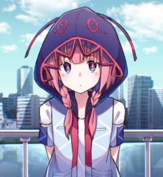 1girl blush braid capelet center-flap_bangs city closed_mouth cloud cloudy_sky day expressionless hood hood_up hooded_capelet hooded_jacket jacket kaf_(kamitsubaki_studio) kamitsubaki_studio looking_at_viewer low_twin_braids medium_hair multicolored_eyes pink_hair sky solo twin_braids virtual_youtuber zoirun