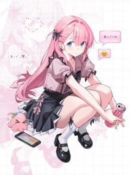 >_< 1girl absurdres black_bow black_bowtie black_shoes black_skirt blue_eyes bocchi_the_rock! bow bow_legwear bowtie can cellphone closed_eyes closed_mouth crying cube_hair_ornament emoji energy_drink frilled_shirt frills gotoh_hitori gotoh_hitori_(octopus) hair_between_eyes hair_bow hair_ornament heart highres holding holding_can jirai_kei kneehighs light_blush long_hair looking_at_viewer mary_janes monster_energy one_side_up phone pink_hair pink_shirt pleated_skirt puffy_short_sleeves puffy_sleeves raised_eyebrows shirt shoes short_sleeves sitting skirt smartphone socks speech_bubble tears translation_request very_long_hair white_socks yoi_don zoom_layer