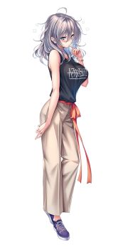 1girl amakano_2 bare_shoulders black_ribbon black_shirt blue_eyes blue_shoes blush bracelet breasts brown_pants closed_mouth clothes_writing collarbone dashed_eyes full_body grey_hair hair_between_eyes hand_up jewelry jigokudani_sara large_breasts leaning_to_the_side looking_at_viewer messy_hair mole mole_under_eye official_art pants piromizu ribbon shirt shoes simple_background sleepy sleeveless sleeveless_shirt smile sneakers solo squeans standing tachi-e transparent_background