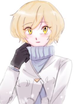 1girl anyapp1e black_gloves blonde_hair blue_sweater blush coat commentary_request fluffy_hair gloves highres kisaki_asuna korean_commentary long_sleeves looking_at_viewer occultic;nine open_mouth science_adventure short_hair simple_background solo sweater turtleneck upper_body white_background white_coat yellow_eyes